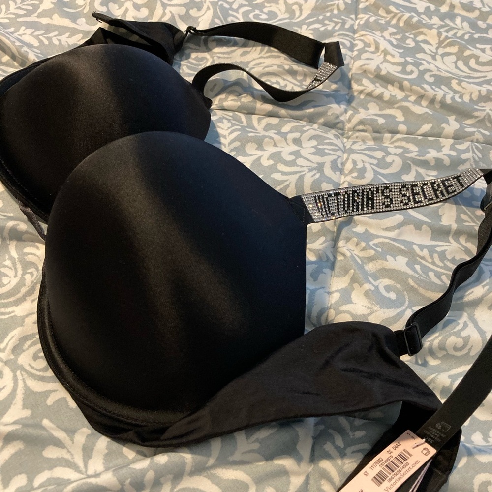 38 C Victoria’s Secret Bombshell push up bra.  Excellent condition